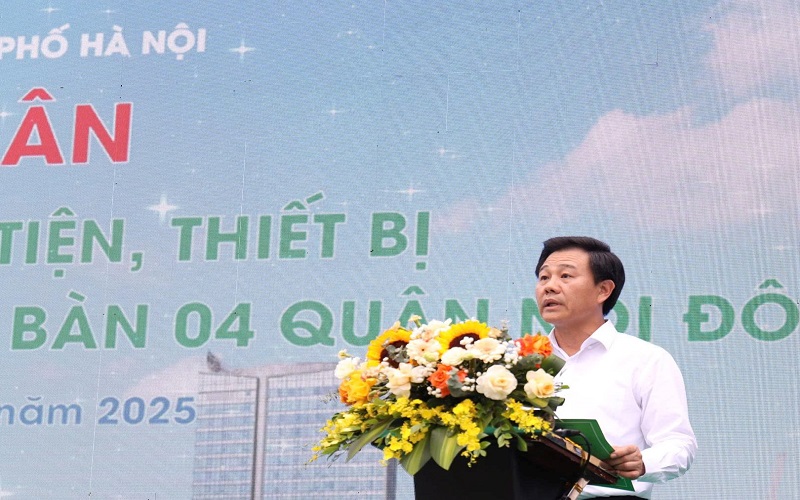 Hà Nội: Ra quân vận hành phương tiện, thiết bị vệ sinh môi trường hiện đại
